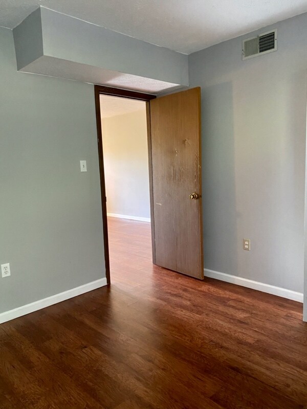 Photo - 3255 Niagara Square