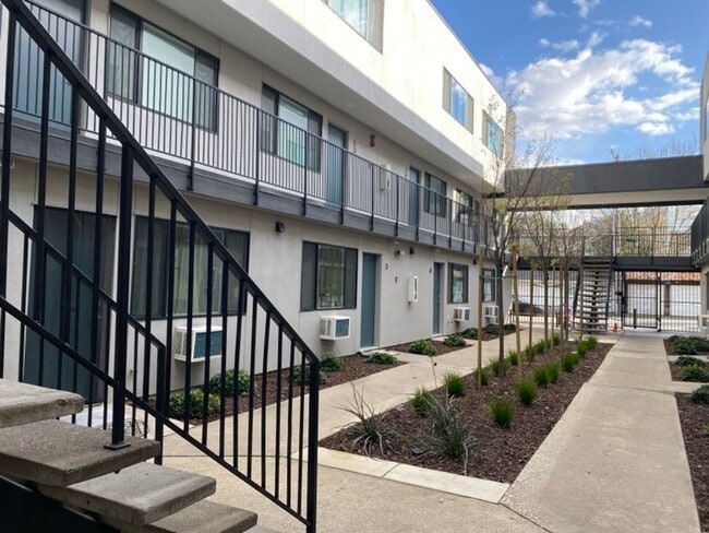 ** $1500 Off First Month's Rent!** Renovat... - ** $1500 Off First Month's Rent!** Renovat... Apartment Unit 16 North
