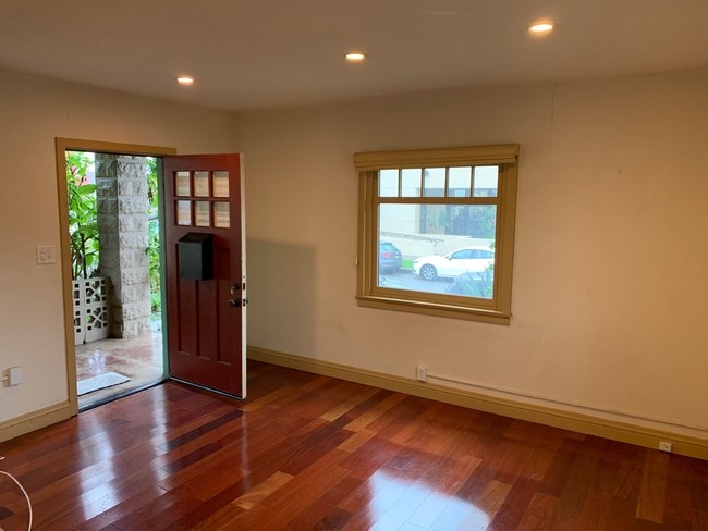 Entrada/Sala de estar - 307 6th Ave