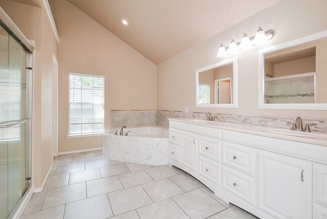 Photo - 10 Ridgecross Pl