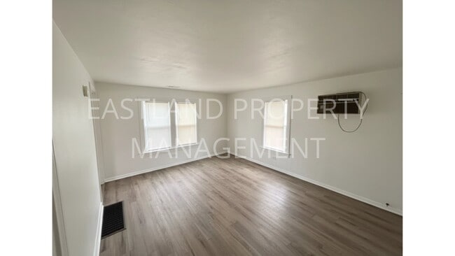 Photo - 823 Custer Dr Unit Upstairs