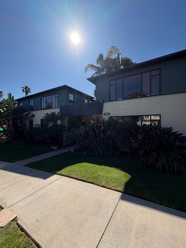 Building Photo - 4222 Russell Ave Unit 9