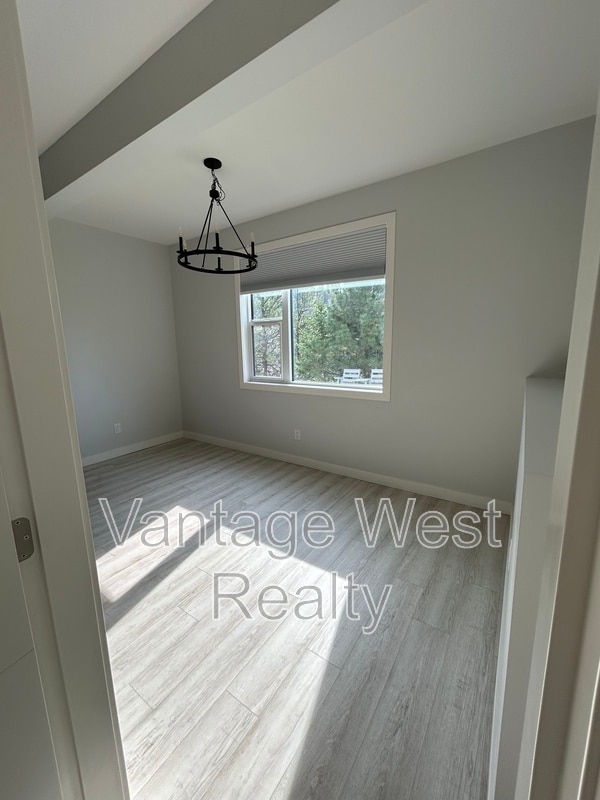 Building Photo - 973 Lochness St