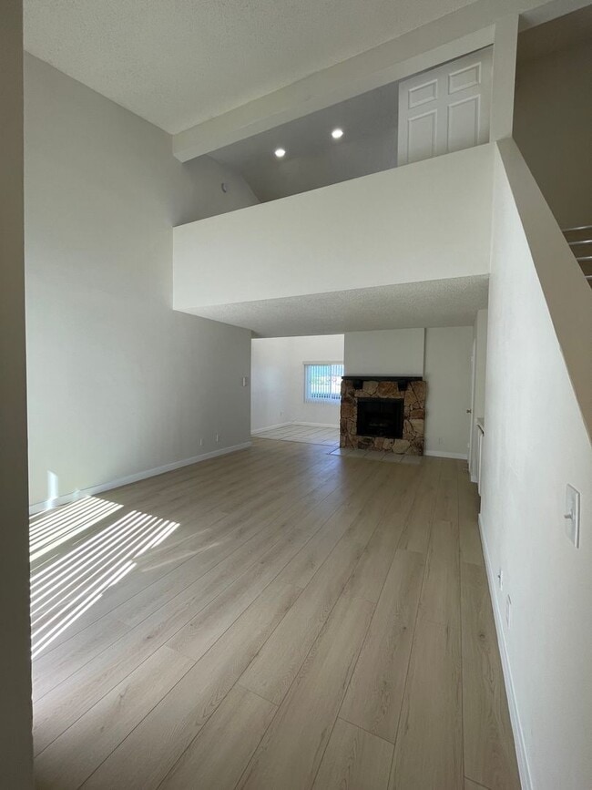 Building Photo - 13347 Victory Blvd Unit 207
