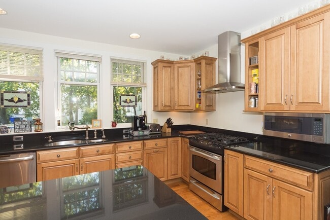 Building Photo - 53 Winslow Rd