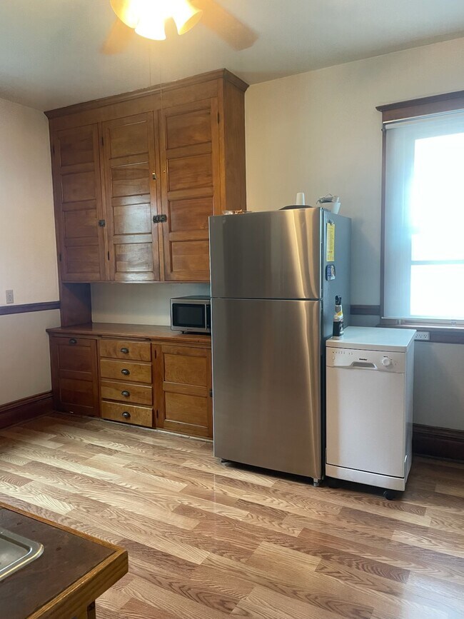 Photo - 312 University Ave NE