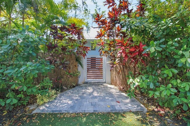 Photo - 6900 SW 104th St