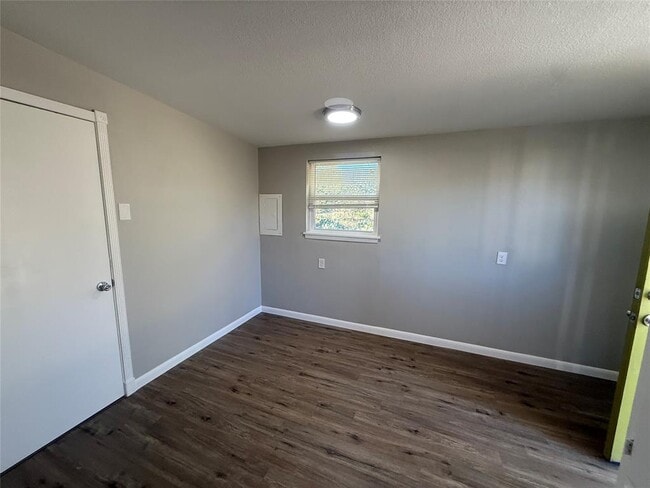 Photo - 176 W Sweetbriar Dr