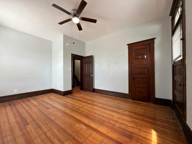 Photo - 1852 Russell Blvd