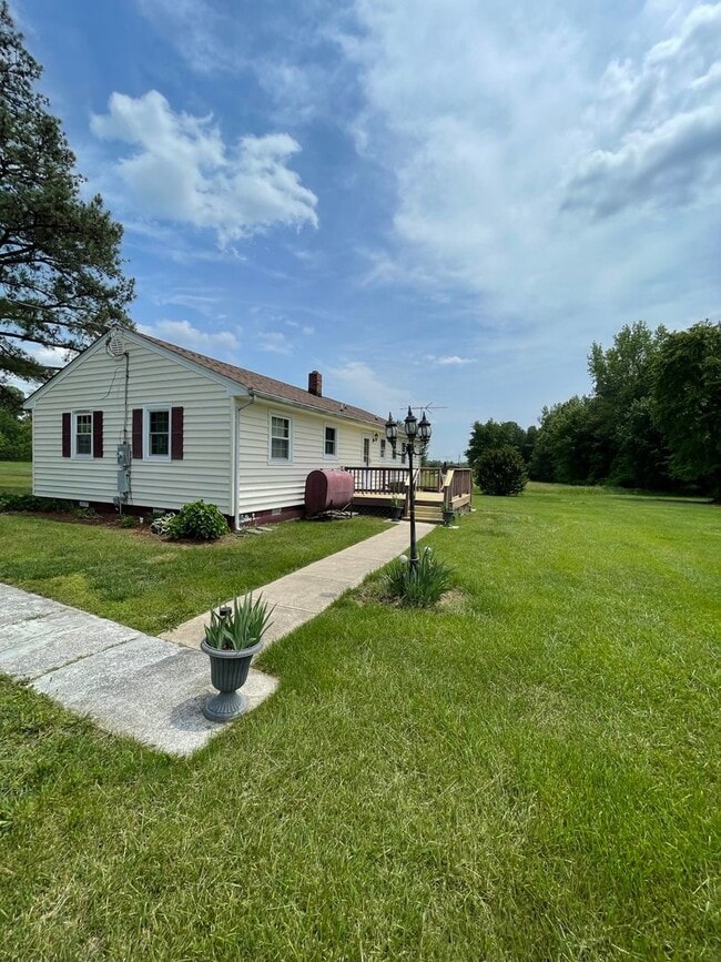 Photo - 4 Bedroom 1.5 Bath Large Yard