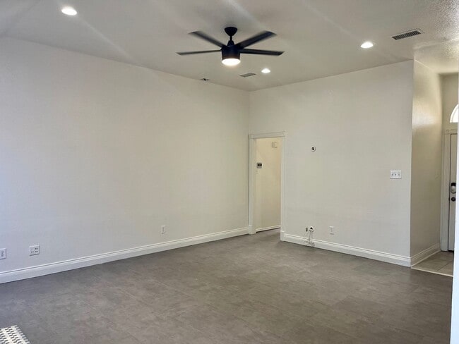 Photo - 517 Meadowcrest Dr