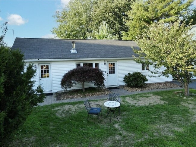 534 Aquidneck Ave Unit A