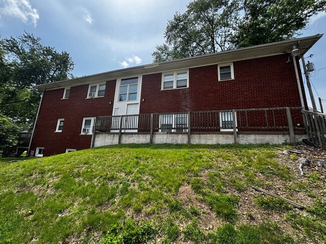 Building Photo - Top Floor Furnished Studio Apartment – All Utilities Included! Unit Apartment 8