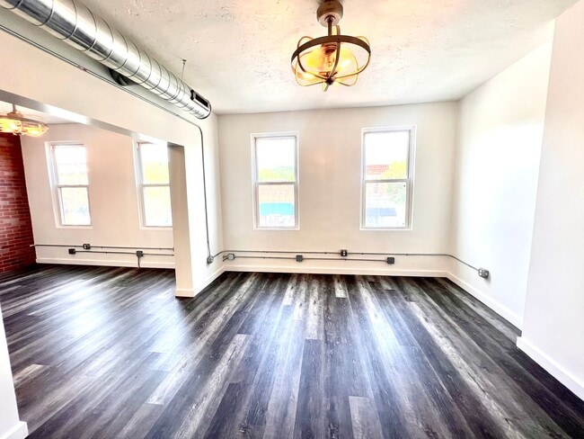 Photo - Beaver - Luxury 2 Bedroom, 1 Bathroom, located in downtown shopping district.
