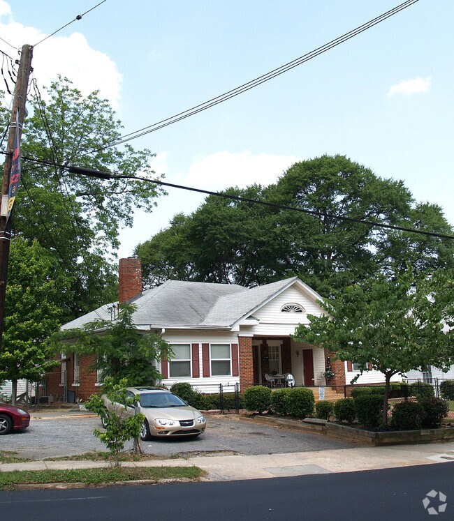 Photo - 760 Monroe Dr NE