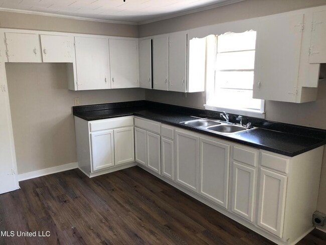 Photo - 213 Van Voris St