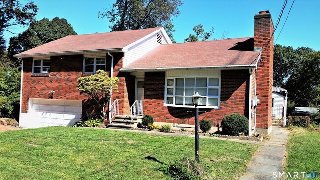 Building Photo - 44 Endeavor St