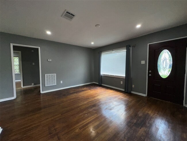 Photo - 8227 St Lo Rd