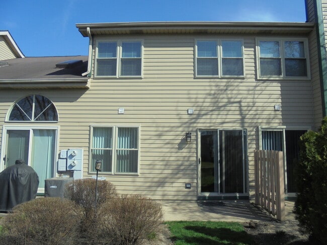 Photo - 938 Ridgefield Ln