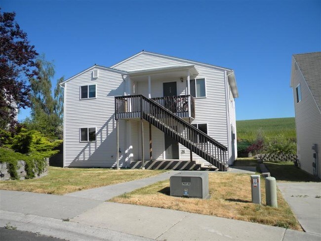 Photo - 440 NW Parr Dr