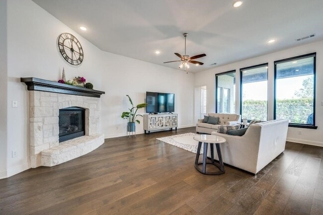 Building Photo - 3970 Sweet Clover Dr Rental