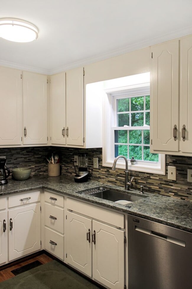 Photo - Furnished 2-bedroom / 1-bath