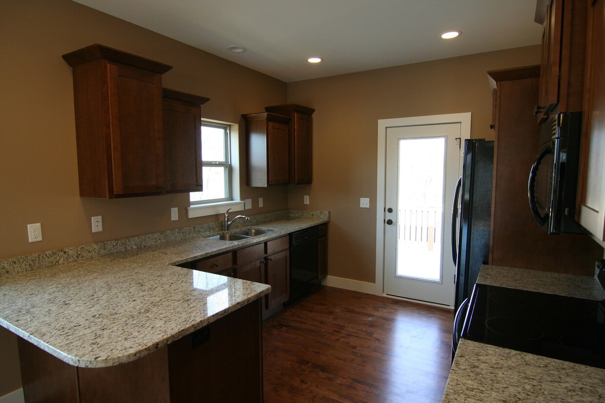 4 Bedroom, 3 bath close to University and ... - 4 Bedroom, 3 bath close to University and ...