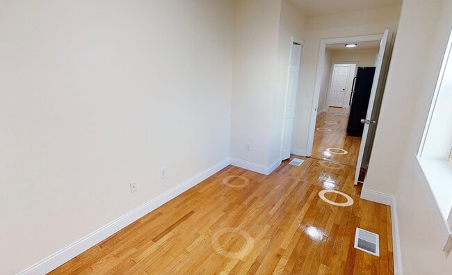 Photo - 527 E 3rd St