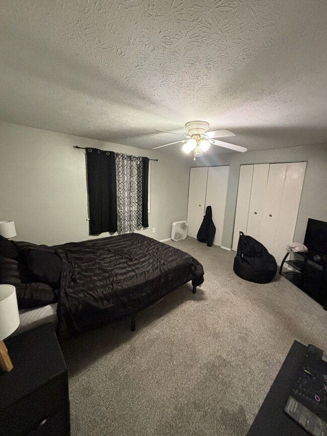 Photo - 2472 Warren Pky