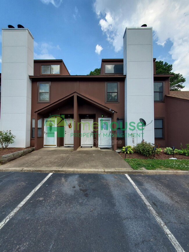 Building Photo - 2104 Point Hollow Ct. Unit 1