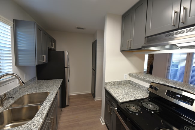 Woodbridge Crossing Apartments