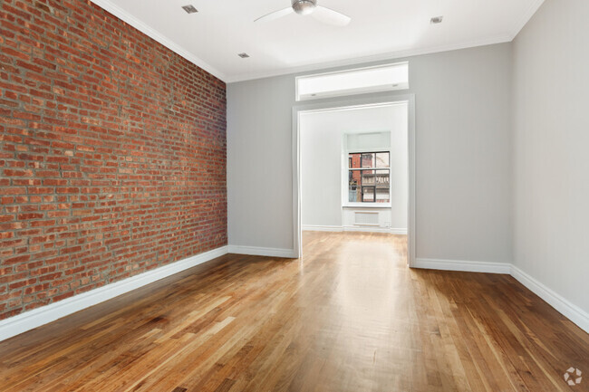 Building Photo - 7 E 75th St Unit 3A Rental