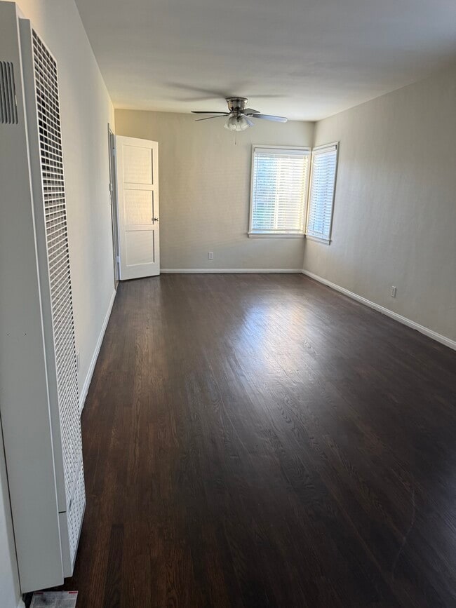 Hardwood oak floors - 14818 Magnolia Blvd Unit 14818