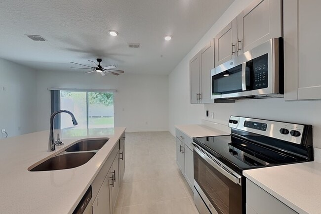 4830 Revolutionary Wy