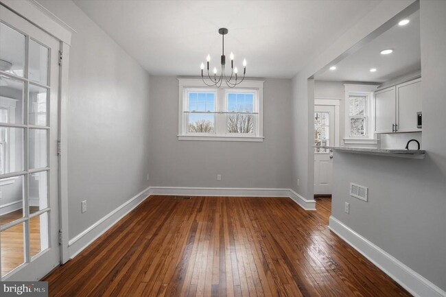 Photo - 220 N Orange St