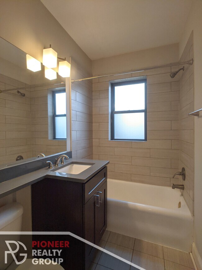 Photo - 2315 N Rockwell St Unit c1