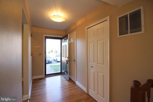 Building Photo - 192 Sulgrave Ct Rental