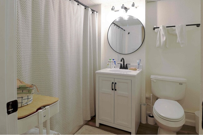 Photo - 2080 Oakcrest Cir