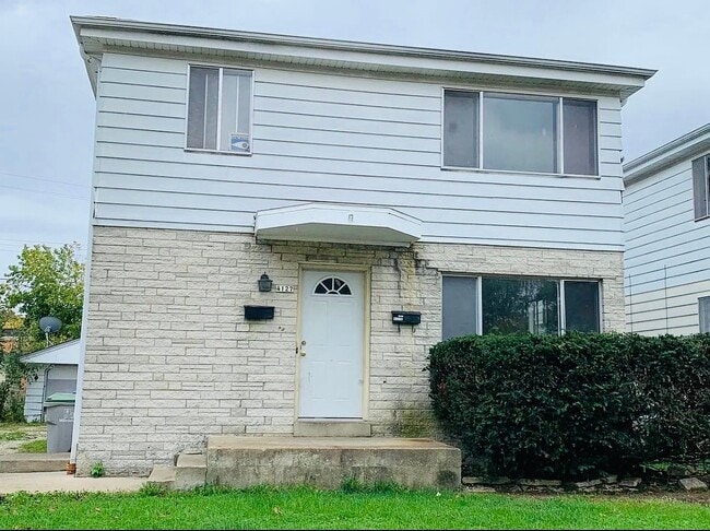 Building Photo - 4127 W Kiley Ave