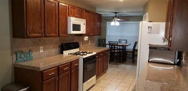 Photo - 205 Sharnoll Cir