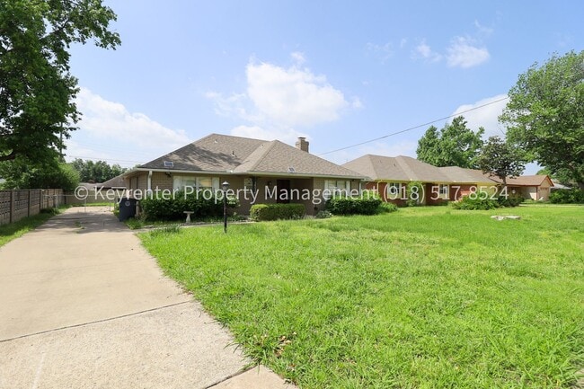 Photo - LARGE | 3 Bed | 2 Bath | Midtown Tulsa