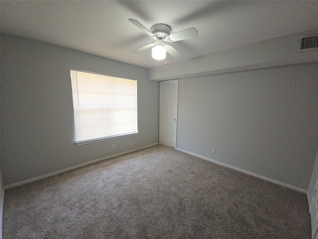 Building Photo - 14600 Fonmeadow Dr Unit 1700