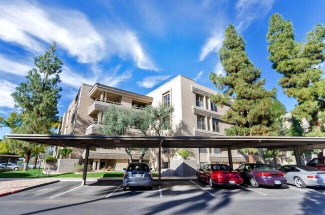 Building Photo - 5124 N 31st Pl Unit 517