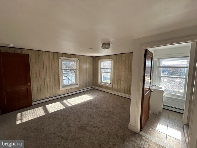 Photo - 303 W 6th Ave