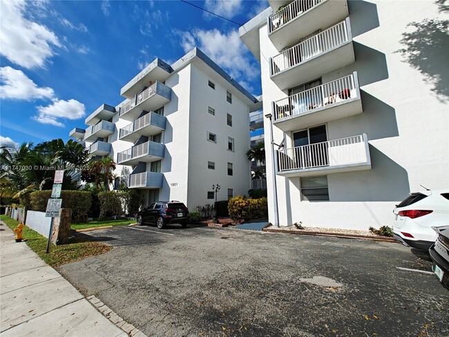 Photo - 1801 S Treasure Dr Condo Unit 306