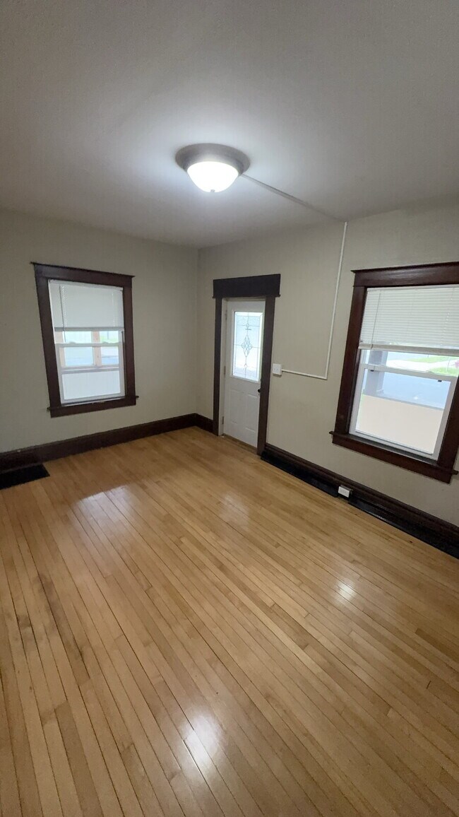Photo - 3 bed 1 bath close to Water St. and UWEC! Available June 1st
