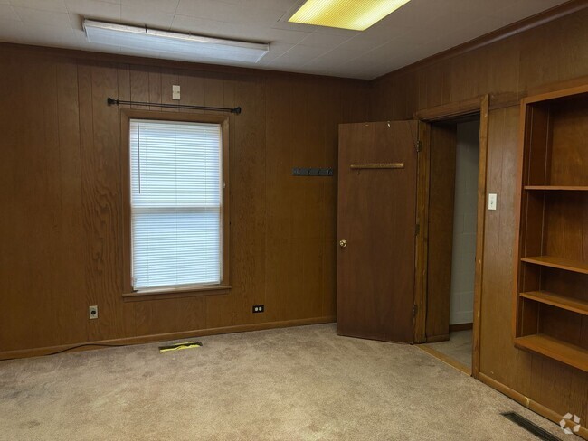 Building Photo - 4/1.5 Right in Downtown Denison! Rental