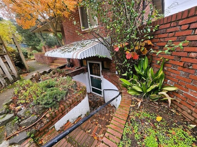 Photo - 513 SE 157th Ave