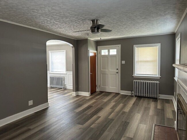 Photo - 3924 Derry St