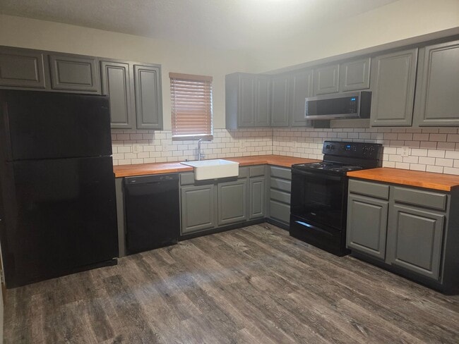 Photo - Updated 2 Bedroom Townhome Available Now!